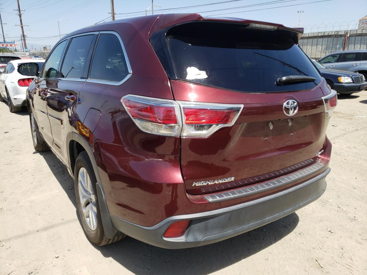Photo 3 from auction – 2015 TOYOTA HIGHLANDER with VIN 5TDBKRFH3FS219710