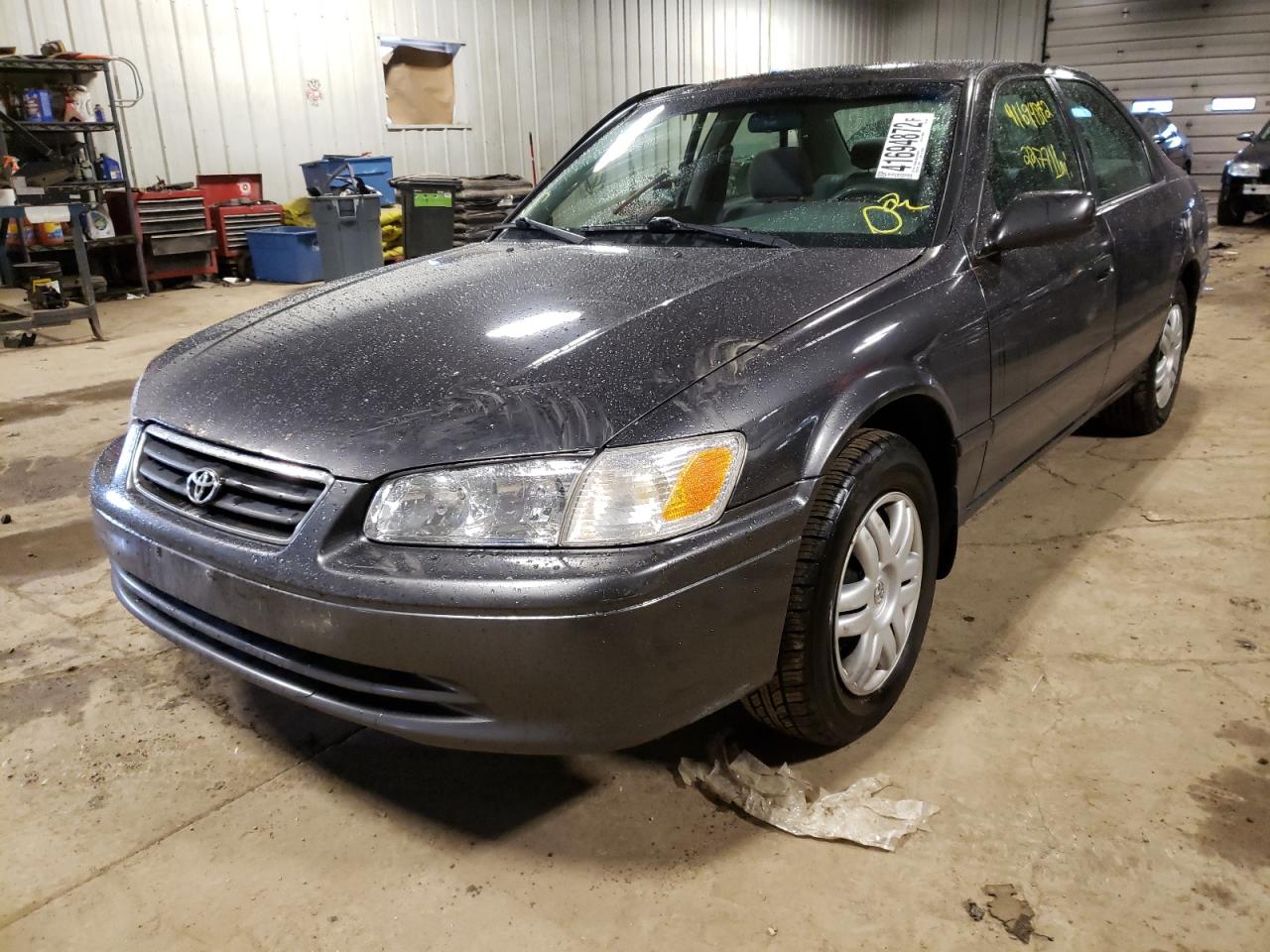 Photo 2 from auction – 2000 TOYOTA CAMRY CE with VIN 4T1BG22K8YU755847