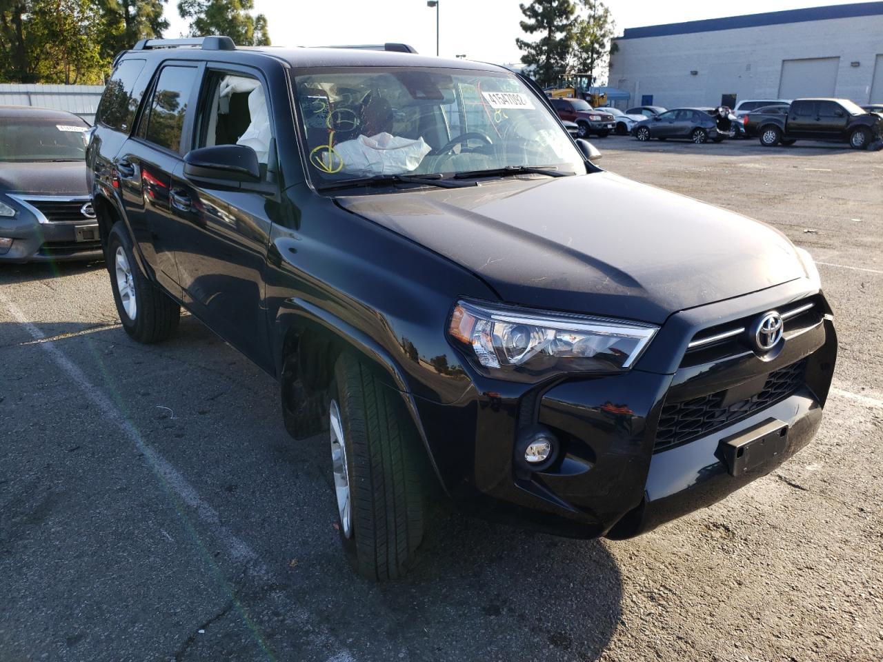 TOYOTA 4RUNNER SR 2021 with VIN JTEMU5JR1M5903696 - Photo from auction