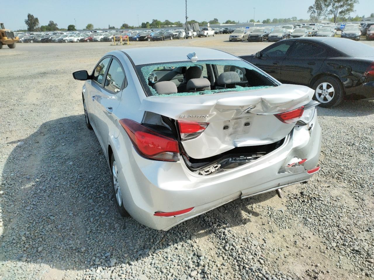 Photo 3 from auction – 2016 HYUNDAI ELANTRA SE with VIN 5NPDH4AE2GH759791