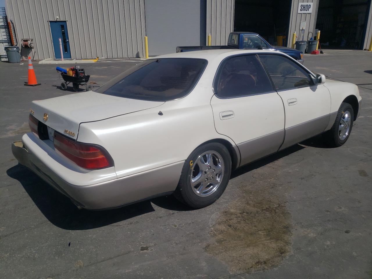 Photo 4 from auction – 1996 LEXUS ES 300 with VIN JT8BF12G9T0143314