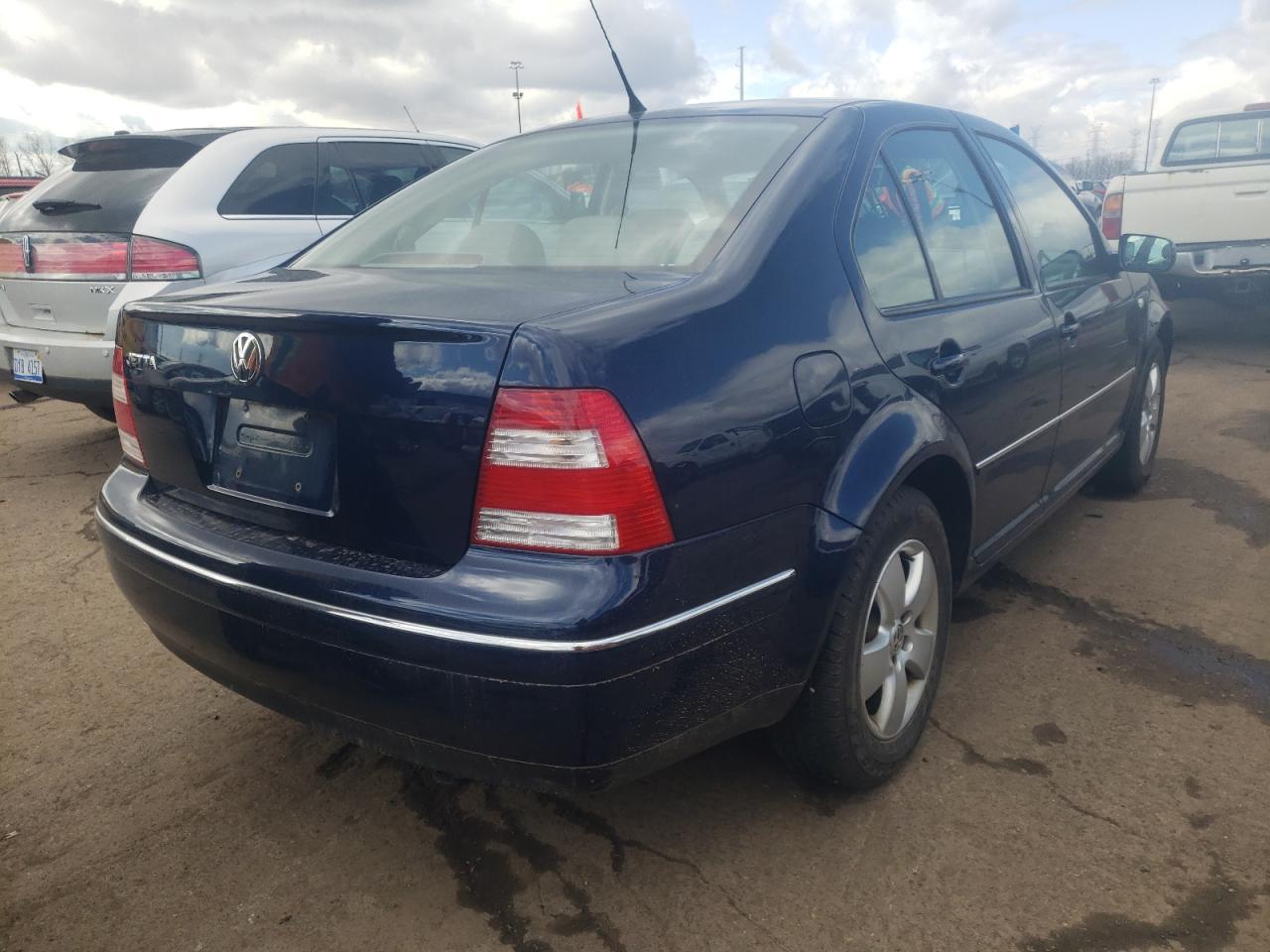 Photo 4 from auction – 2004 VOLKSWAGEN JETTA with VIN 3VWSK69M24M105232