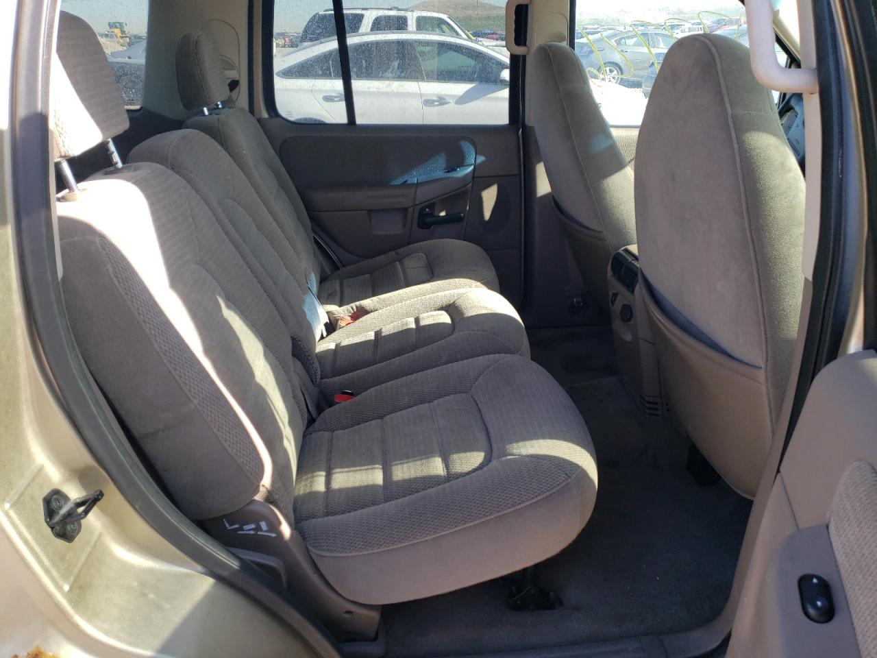 Photo 6 from auction – 2002 FORD EXPLORER X with VIN 1FMZU73EX2UA60855