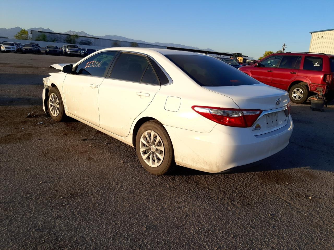 Zdjęcie 3 z aukcji – 2016 TOYOTA CAMRY LE z VIN 4T4BF1FK2GR569684