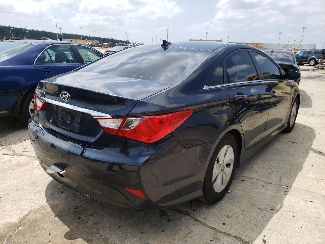 Photo 4 from auction – 2014 HYUNDAI SONATA GLS with VIN 5NPEB4AC4EH823282