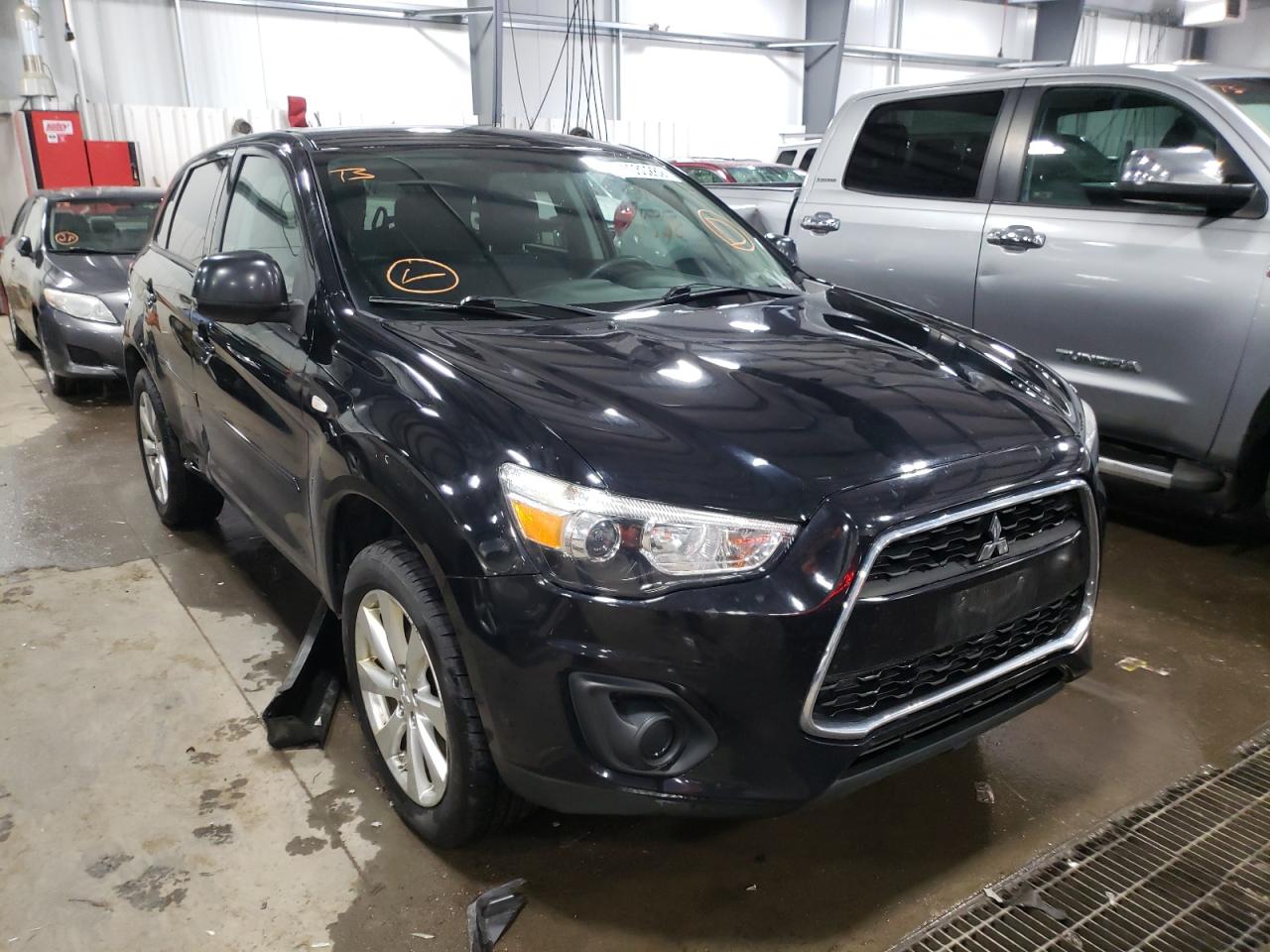 MITSUBISHI OUTLANDER 2015 с VIN 4A4AR3AU5FE016664 - Фото с аукциона
