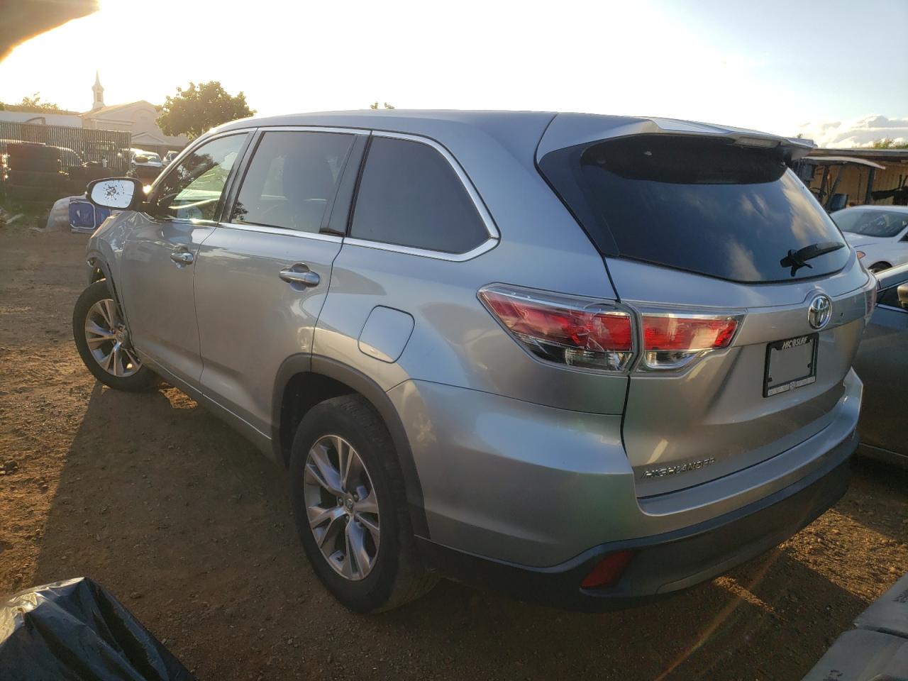 Zdjęcie 3 z aukcji – 2015 TOYOTA HIGHLANDER z VIN 5TDZKRFH0FS050213