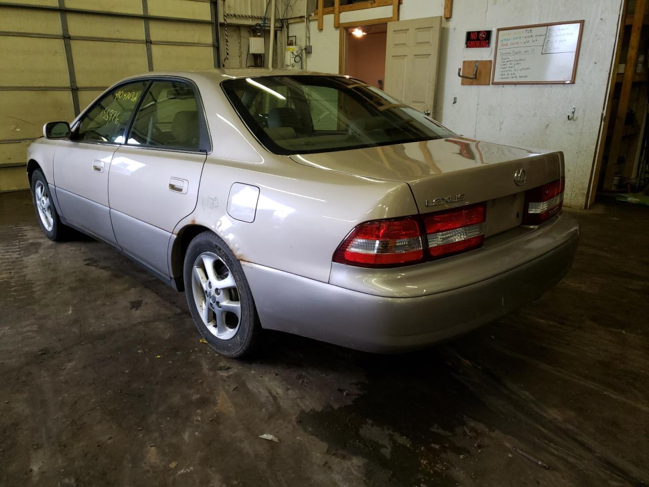 Photo 3 from auction – 2001 LEXUS ES 300 with VIN JT8BF28G010335330