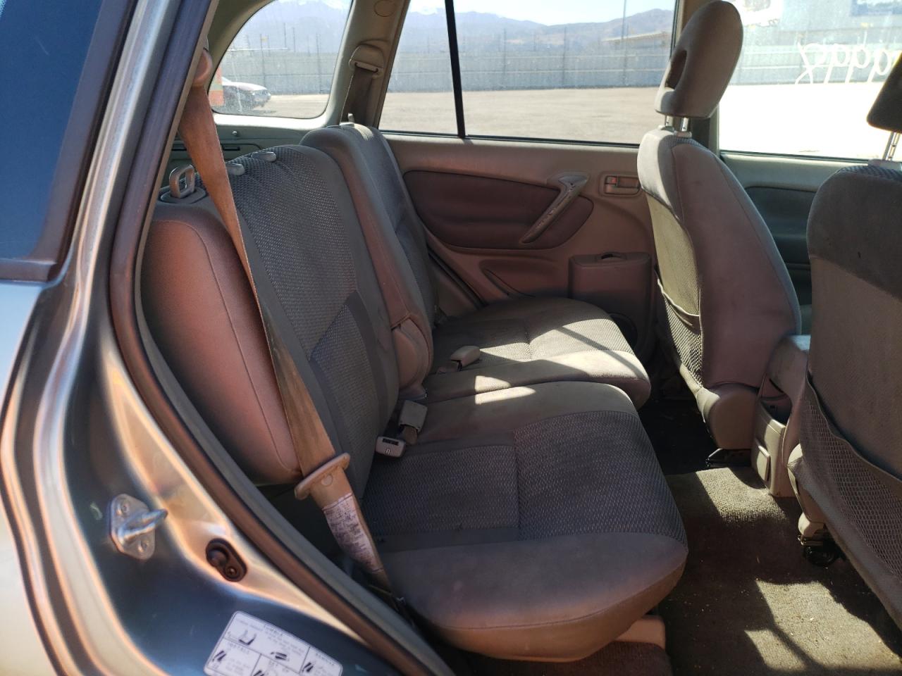 Photo 6 from auction – 2005 TOYOTA RAV4 with VIN JTEGD20V550060384