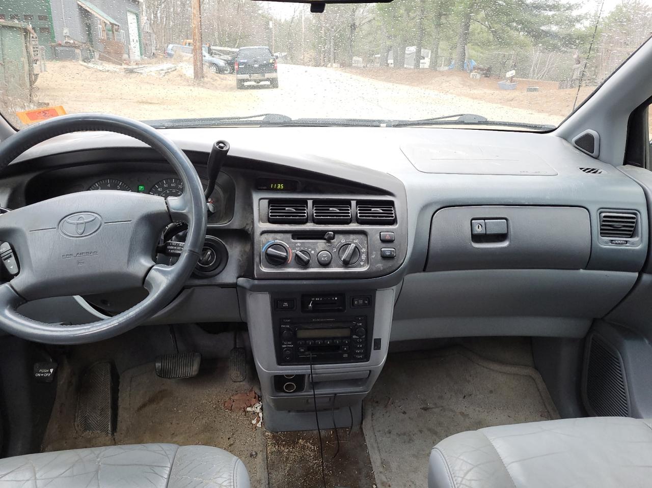 Photo 9 from auction – 2000 TOYOTA SIENNA LE with VIN 4T3ZF13C0YU273867