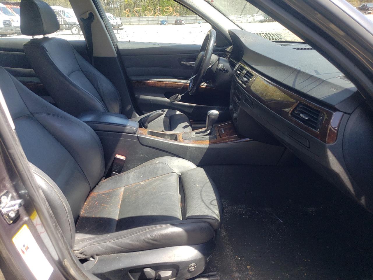 Photo 5 from auction – 2006 BMW 325 I with VIN WBAVB13516PT24178