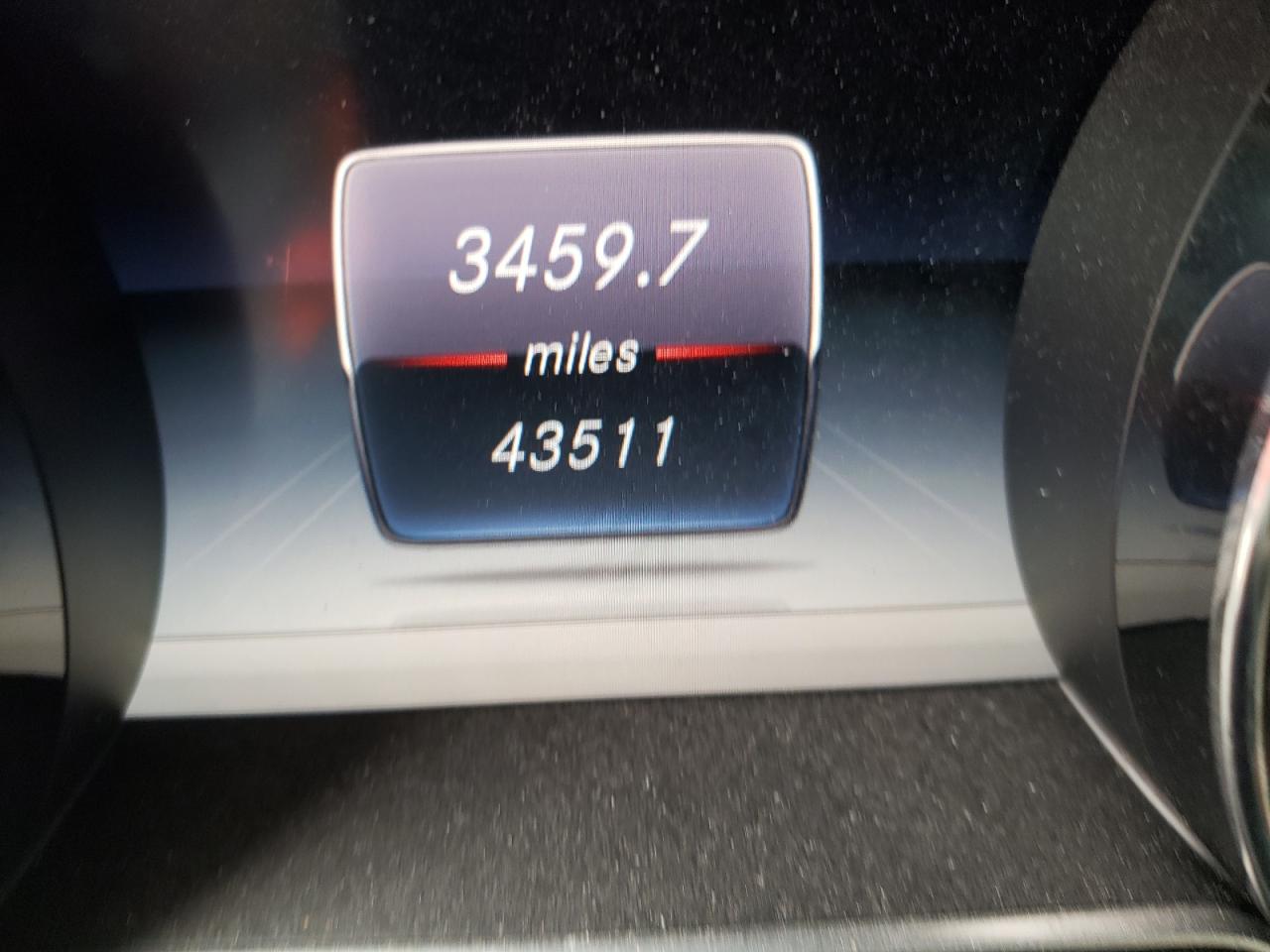Photo 8 from auction – 2018 MERCEDES-BENZ E 300 with VIN WDDZF4JB8JA392840