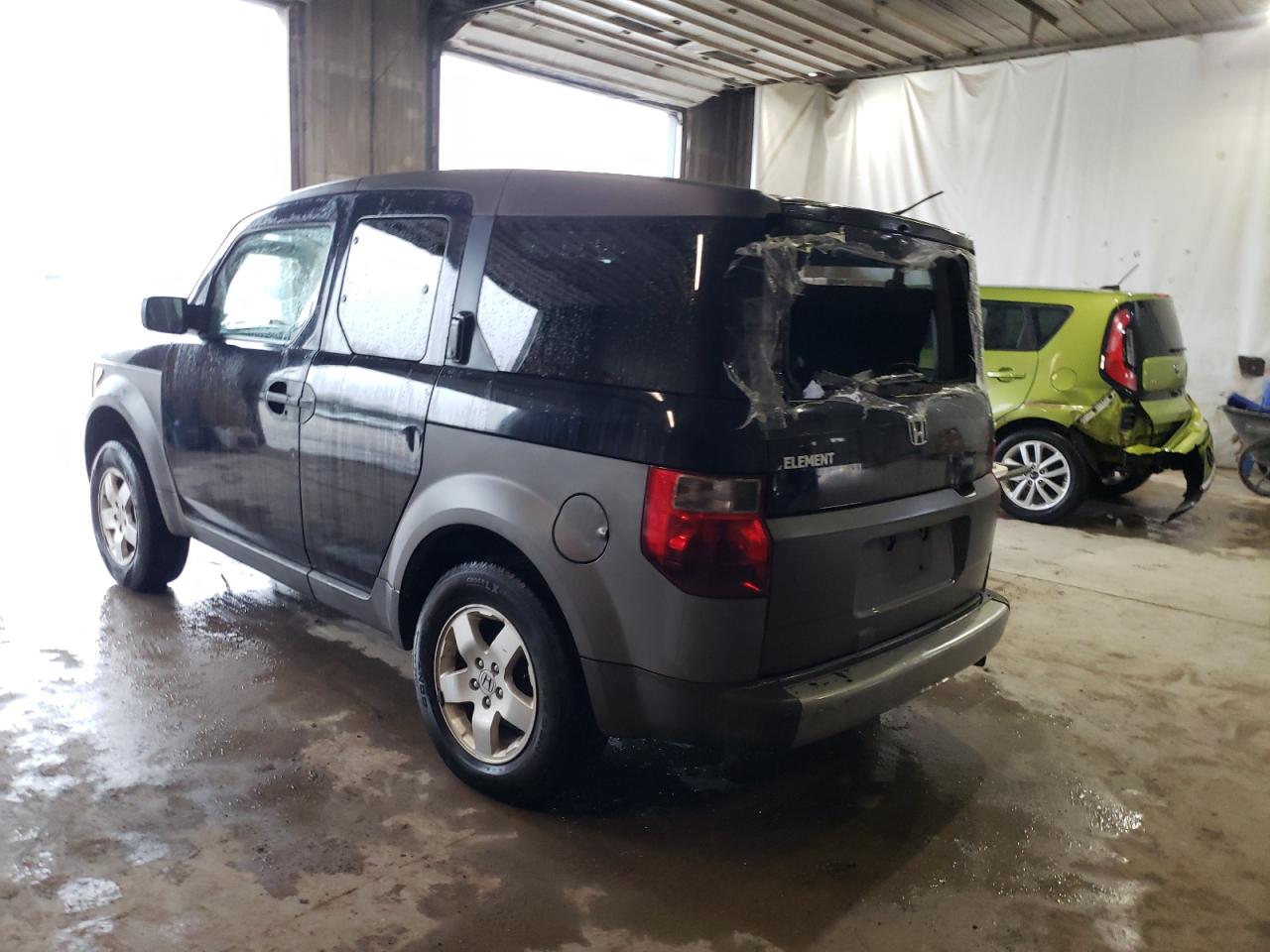 Photo 3 from auction – 2003 HONDA ELEMENT EX with VIN 5J6YH28533L024829