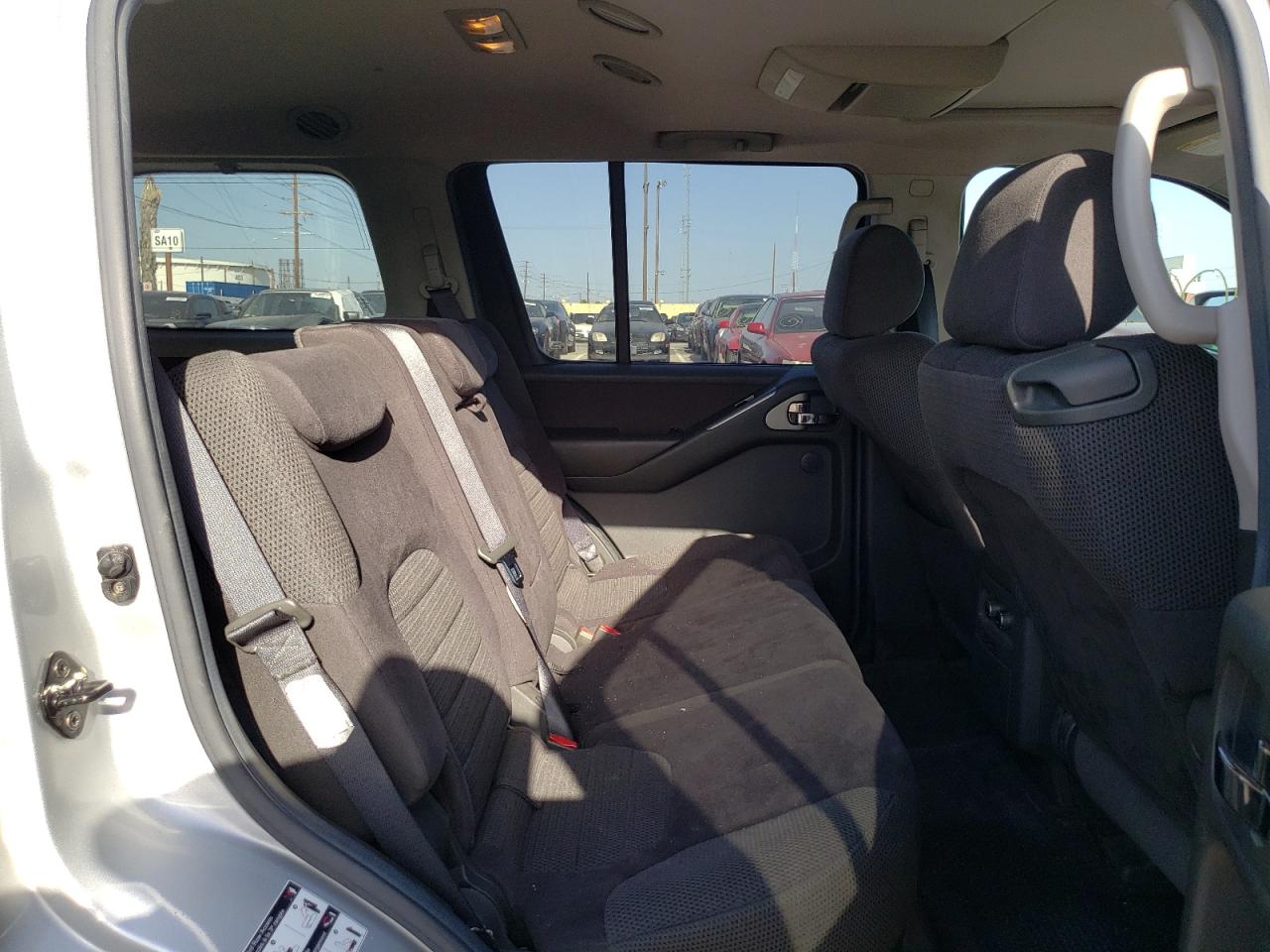 Photo 6 from auction – 2005 NISSAN PATHFINDER with VIN 5N1AR18U25C769768