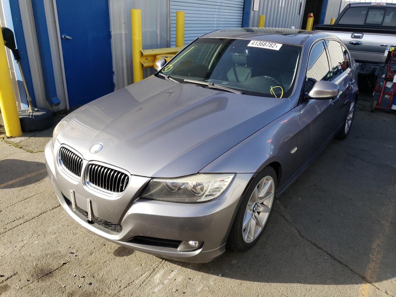 Photo 2 from auction – 2009 BMW 328 I with VIN WBAPH77569NM28542