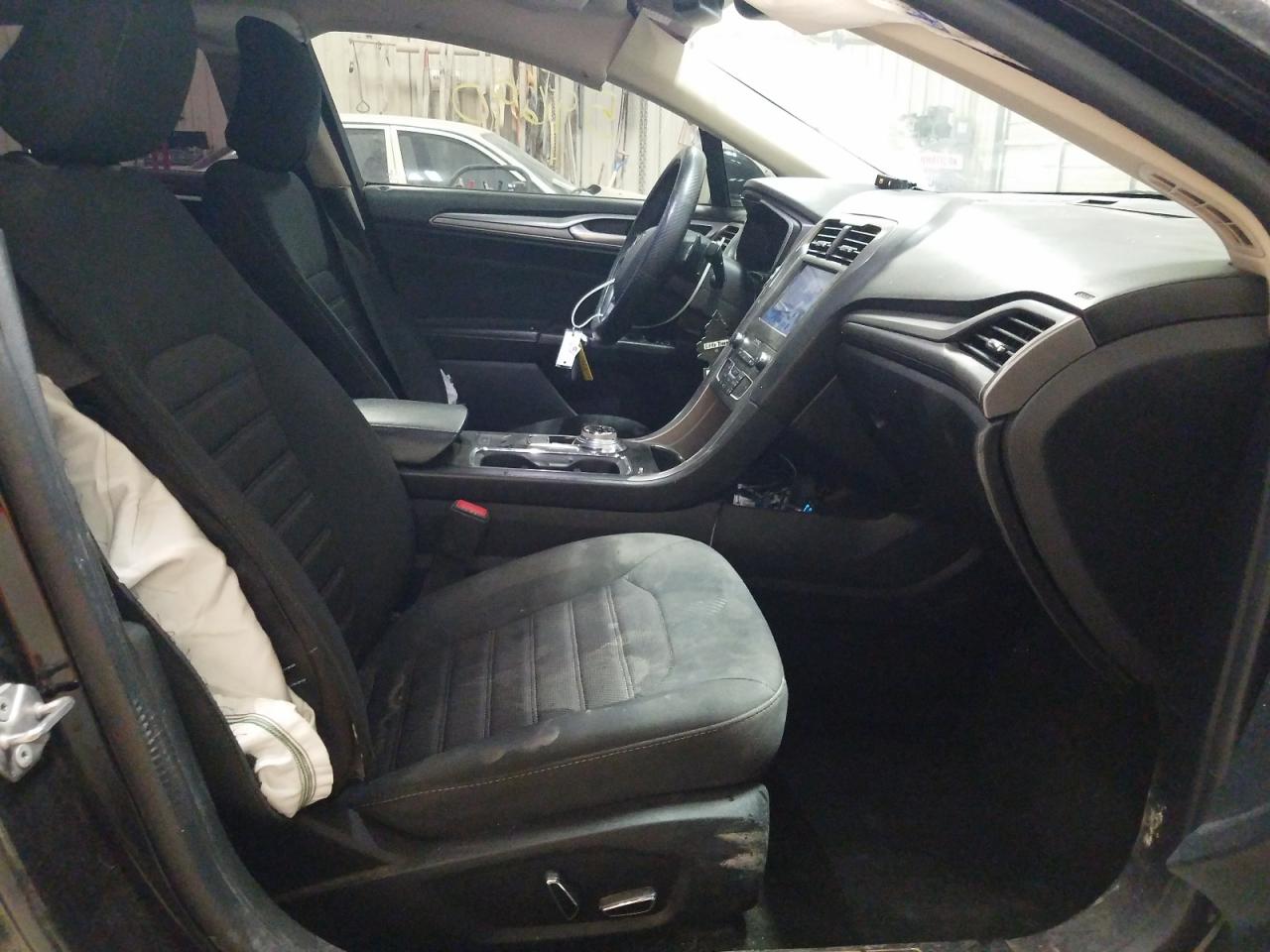 Photo 5 from auction – 2019 FORD FUSION SE with VIN 3FA6P0HD6KR276415