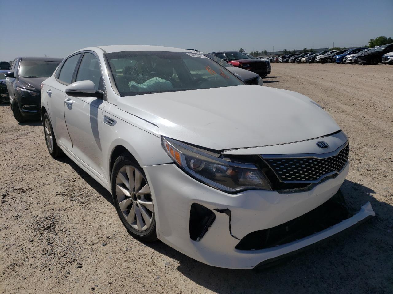 Photo 1 from auction – 2018 KIA OPTIMA LX with VIN 5XXGT4L30JG182897