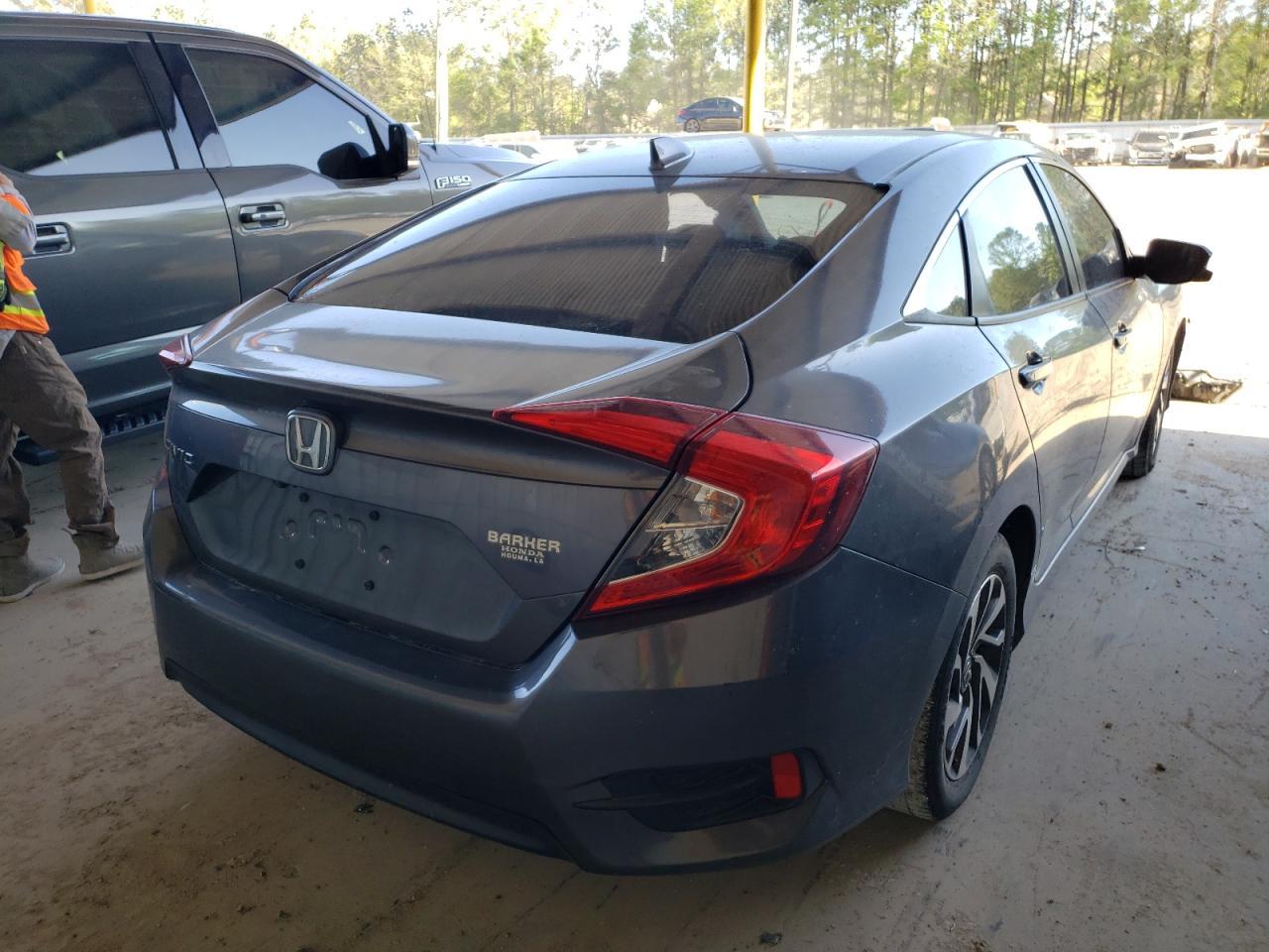 Photo 4 from auction – 2018 HONDA CIVIC EX with VIN 19XFC2F75JE020951