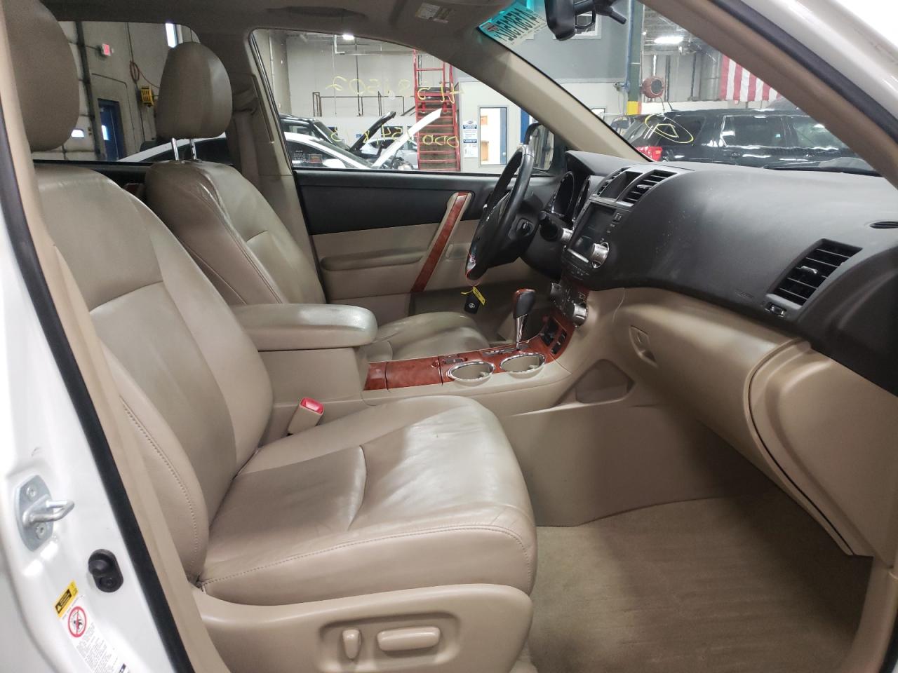 Photo 5 from auction – 2010 TOYOTA HIGHLANDER with VIN JTEDK3EH1A2163401