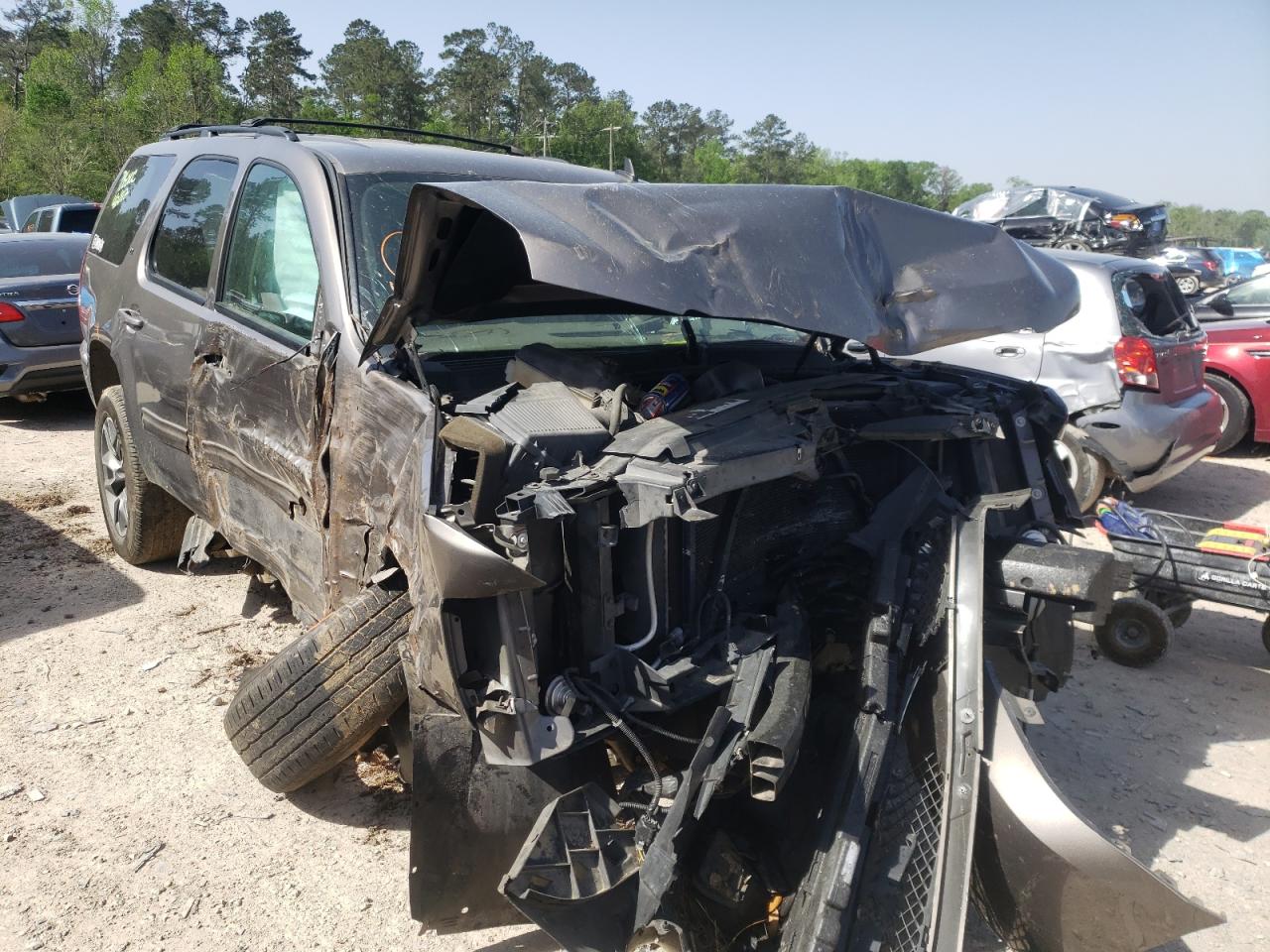 CHEVROLET TAHOE C150 2011 with VIN 1GNSCBE00BR249019 - Photo from auction
