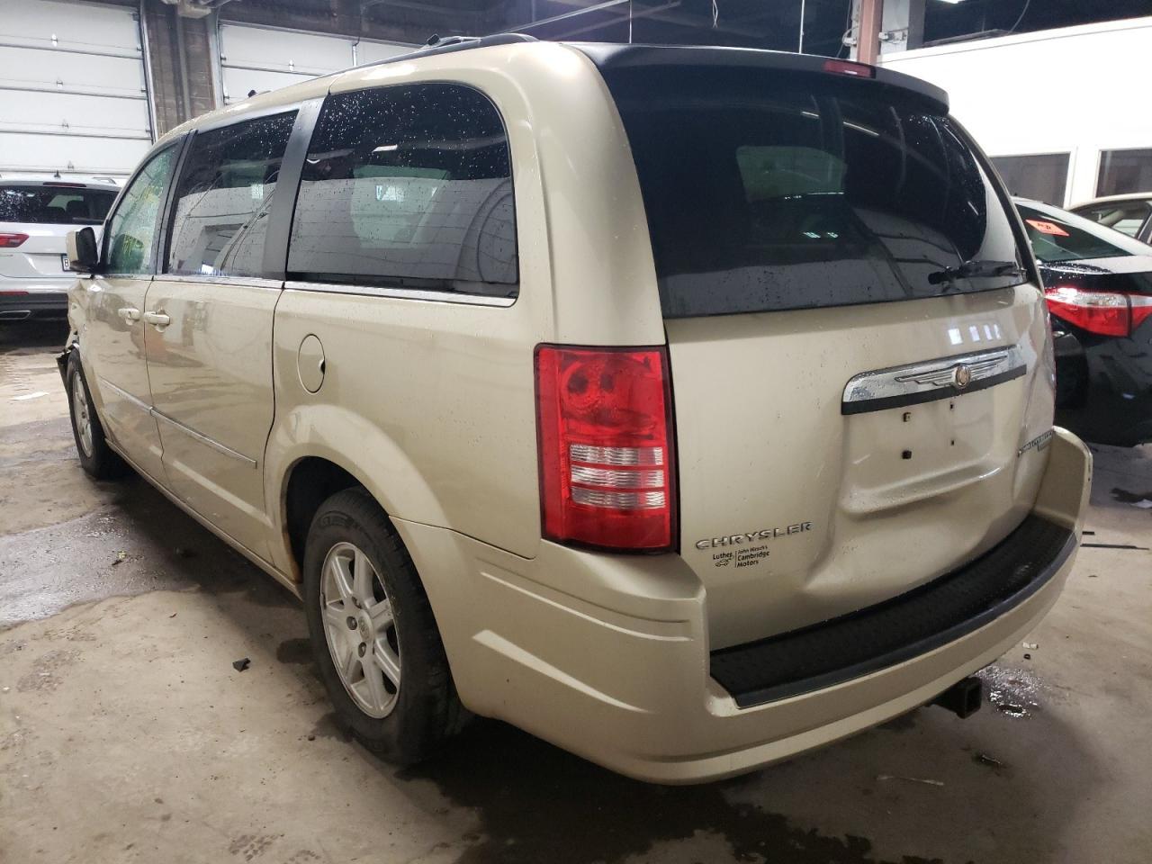 Photo 3 from auction – 2010 CHRYSLER TOWN & COU with VIN 2A4RR5D17AR298433