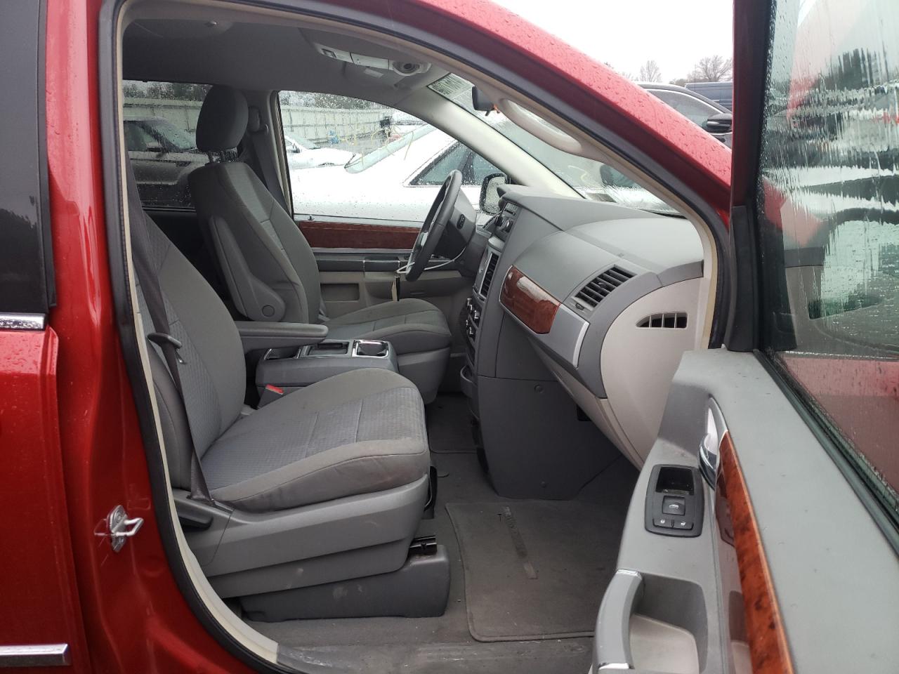 Photo 5 from auction – 2009 CHRYSLER TOWN & COU with VIN 2A8HR54199R525921