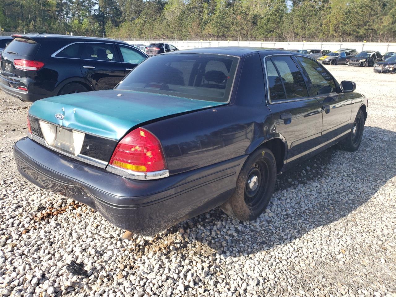 Photo 4 from auction – 1999 FORD CROWN VIC with VIN 2FAFP71W2XX128596