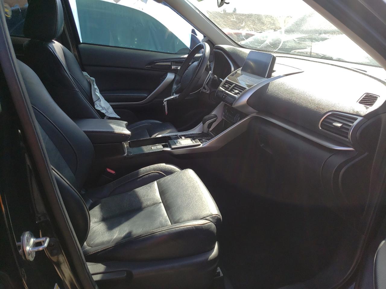 Photo 5 from auction – 2019 MITSUBISHI ECLIPSE CR with VIN JA4AT5AAXKZ019583