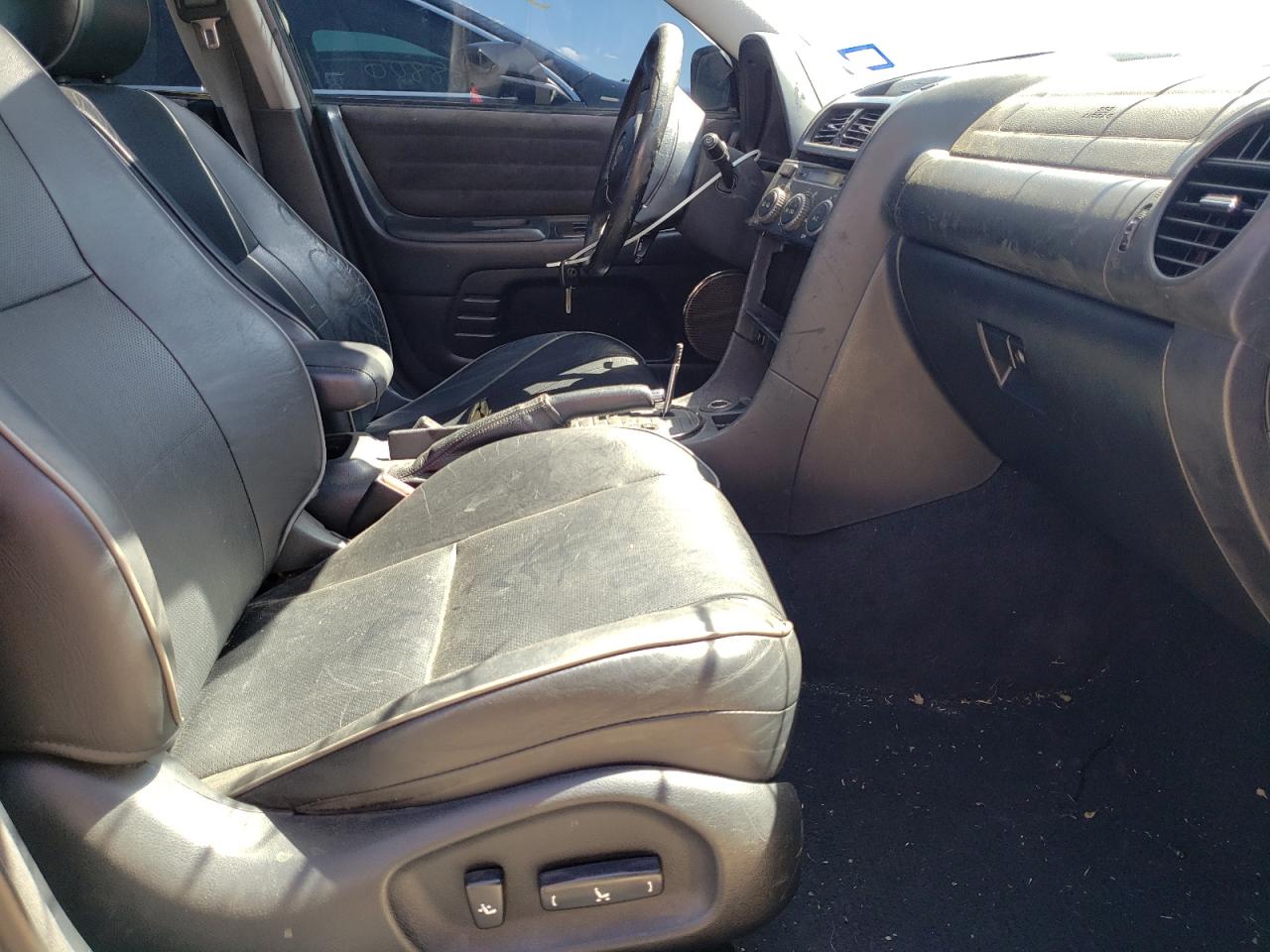 Photo 5 from auction – 2004 LEXUS IS 300 with VIN JTHBD192540087714