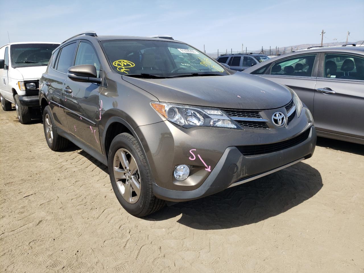 TOYOTA RAV4 XLE 2015 with VIN JTMRFREV7FD129708 - Photo from auction