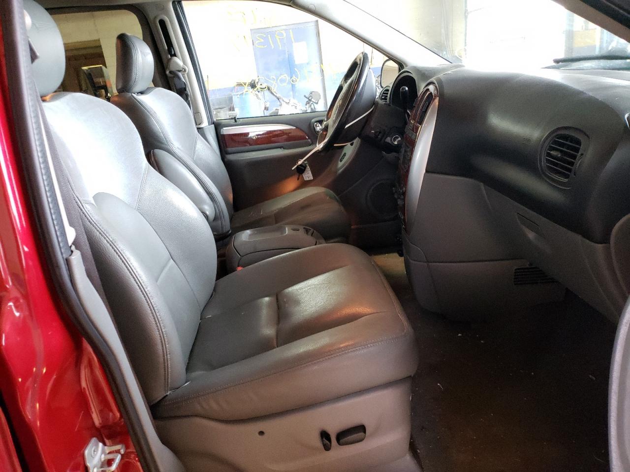 Photo 5 from auction – 2007 CHRYSLER TOWN & COU with VIN 2A8GP64L97R222241