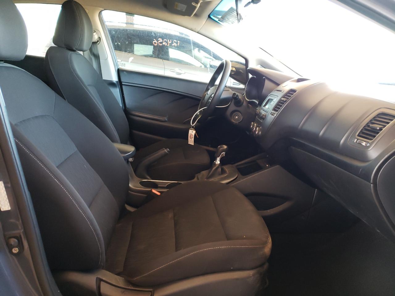 Photo 5 from auction – 2016 KIA FORTE LX with VIN KNAFK4A68G5579506
