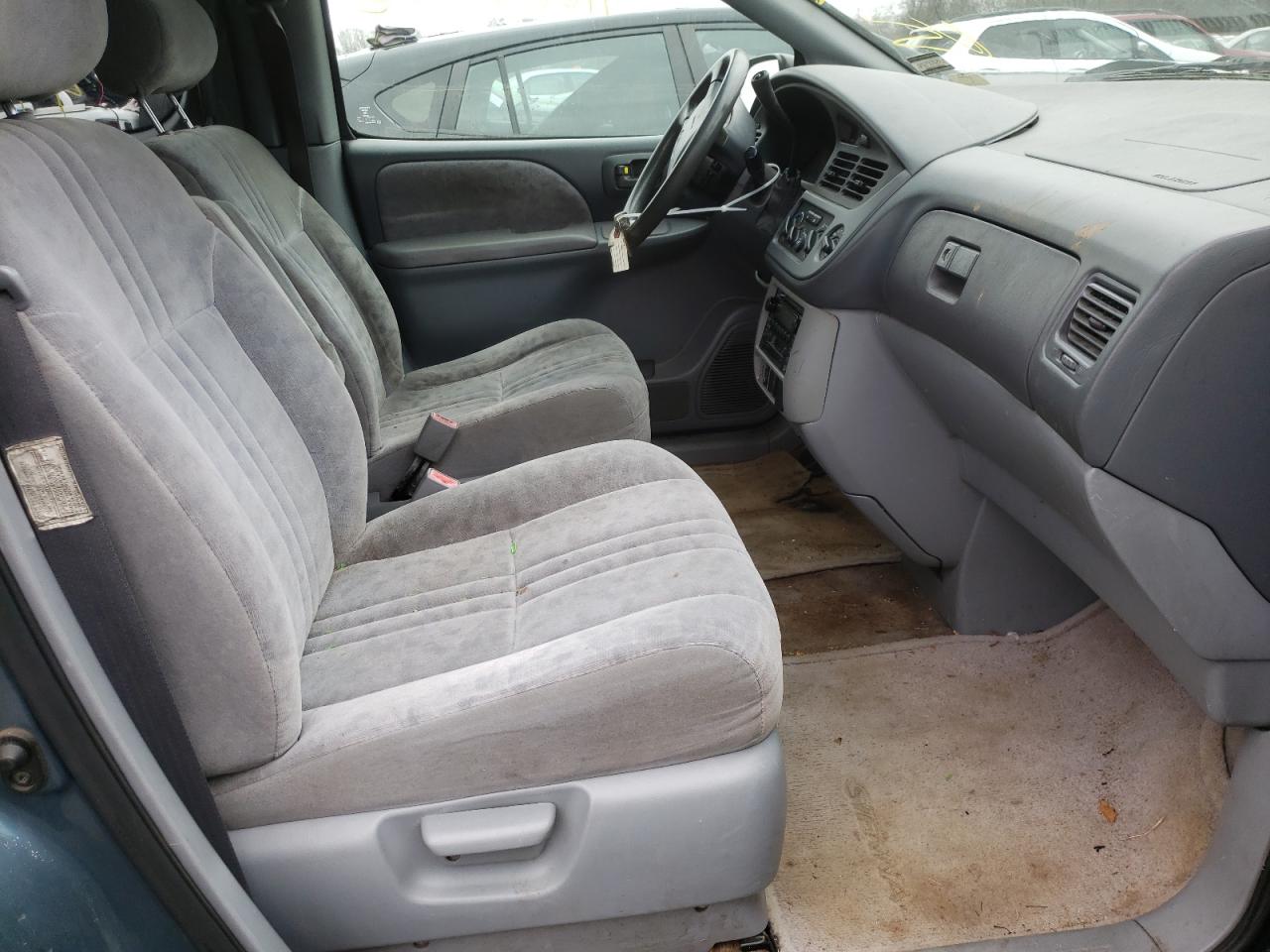 Photo 5 from auction – 2001 TOYOTA SIENNA with VIN 4T3ZF13C62U426646