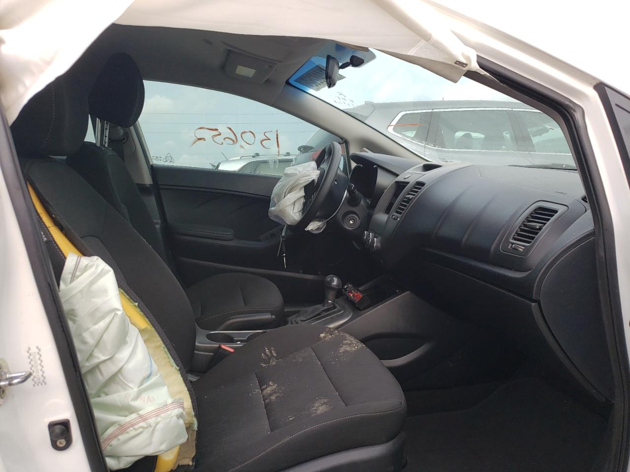 Photo 5 from auction – 2016 KIA FORTE LX with VIN KNAFK4A69G5459455