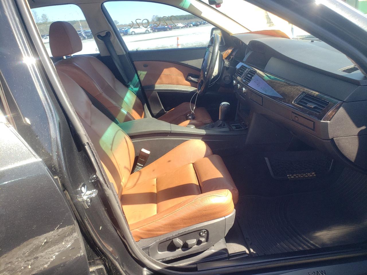 Photo 5 from auction – 2006 BMW 525 I with VIN WBANE53516CK85730
