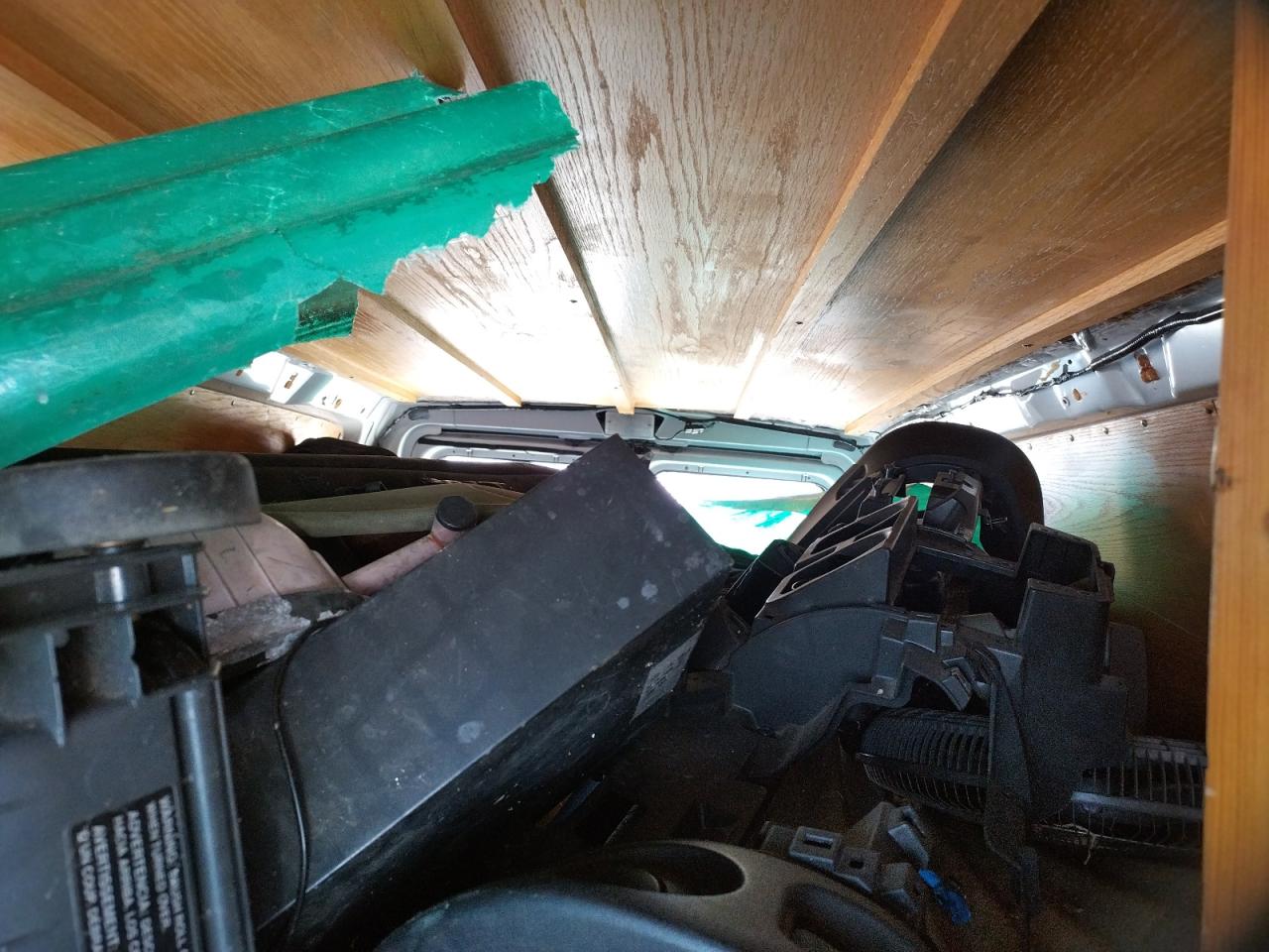 Photo 6 from auction – 2002 FORD ECONOLINE with VIN 1FTNE24L02HB72279