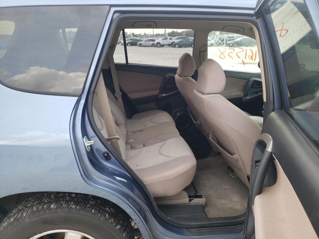 Photo 6 from auction – 2006 TOYOTA RAV4 with VIN JTMZD33V865008783