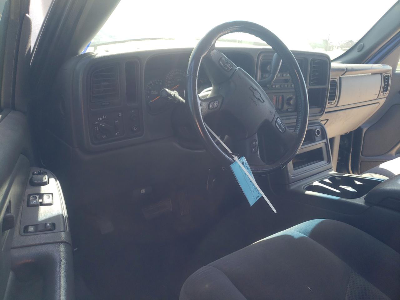 Photo 9 from auction – 2005 CHEVROLET SILVERADO with VIN 2GCEC19T951338816