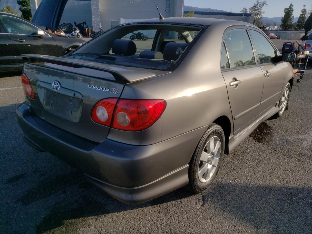 Photo 4 from auction – 2005 TOYOTA COROLLA CE with VIN 1NXBR32E65Z511507
