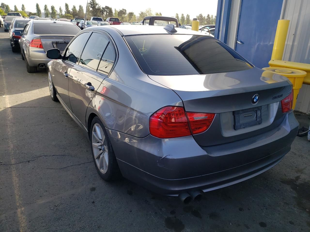 Photo 3 from auction – 2009 BMW 328 I with VIN WBAPH77569NM28542