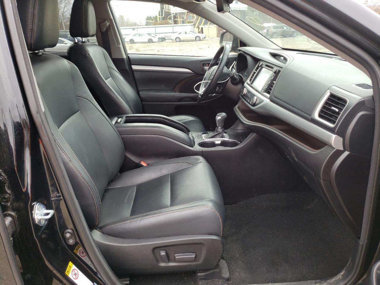 Photo 5 from auction – 2017 TOYOTA HIGHLANDER with VIN 5TDJZRFH0HS481694