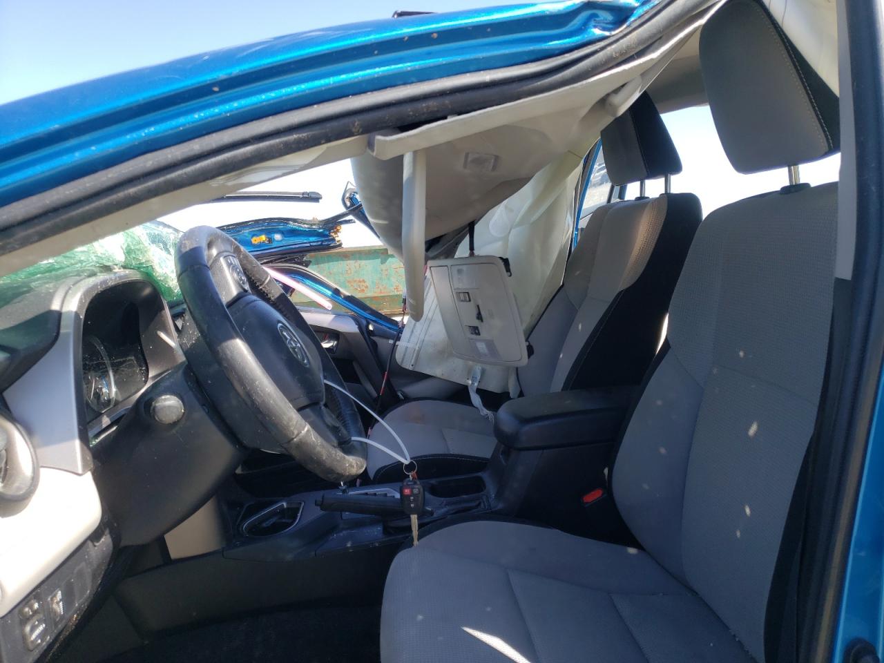 Photo 5 from auction – 2016 TOYOTA RAV4 XLE with VIN JTMWFREV0GJ066439
