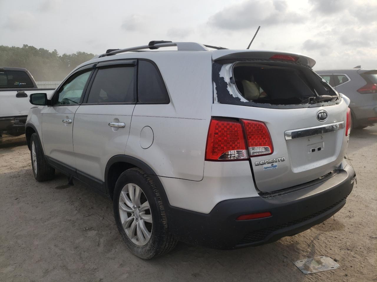 Photo 3 from auction – 2011 KIA SORENTO EX with VIN 5XYKU3A16BG178305