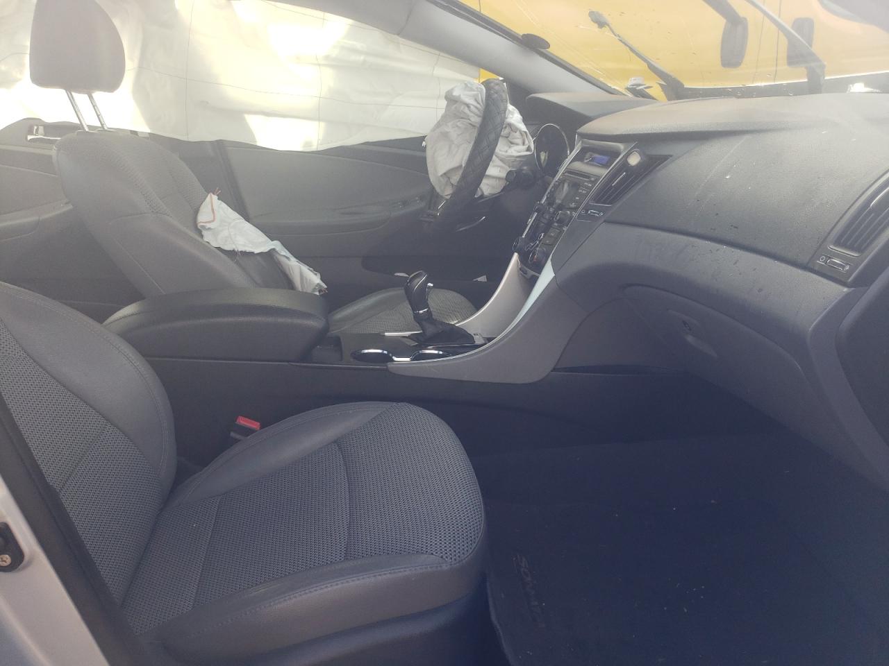 Photo 5 from auction – 2012 HYUNDAI SONATA SE with VIN 5NPEC4AC9CH335181