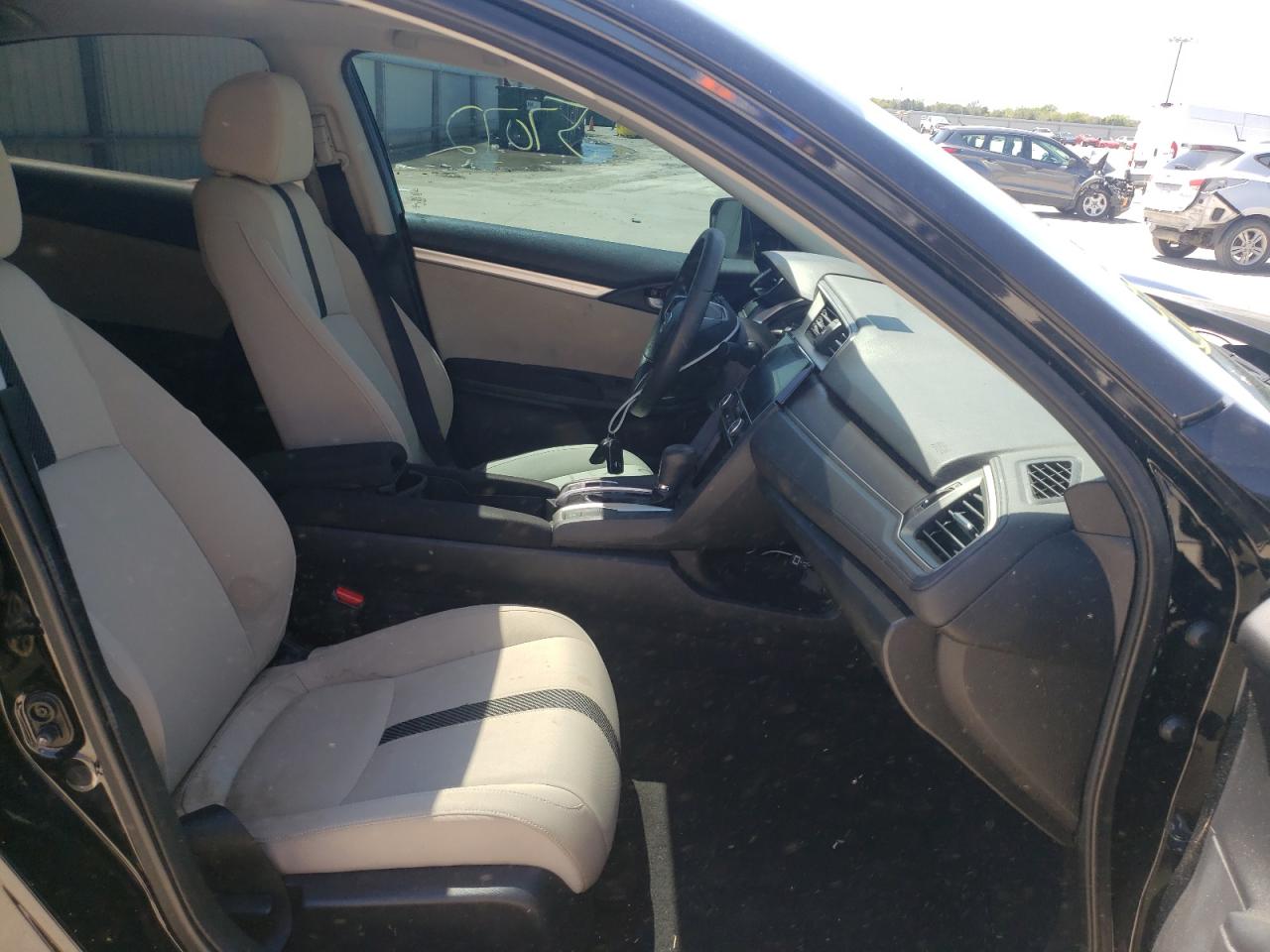 Photo 5 from auction – 2018 HONDA CIVIC EX with VIN 19XFC2F74JE015028