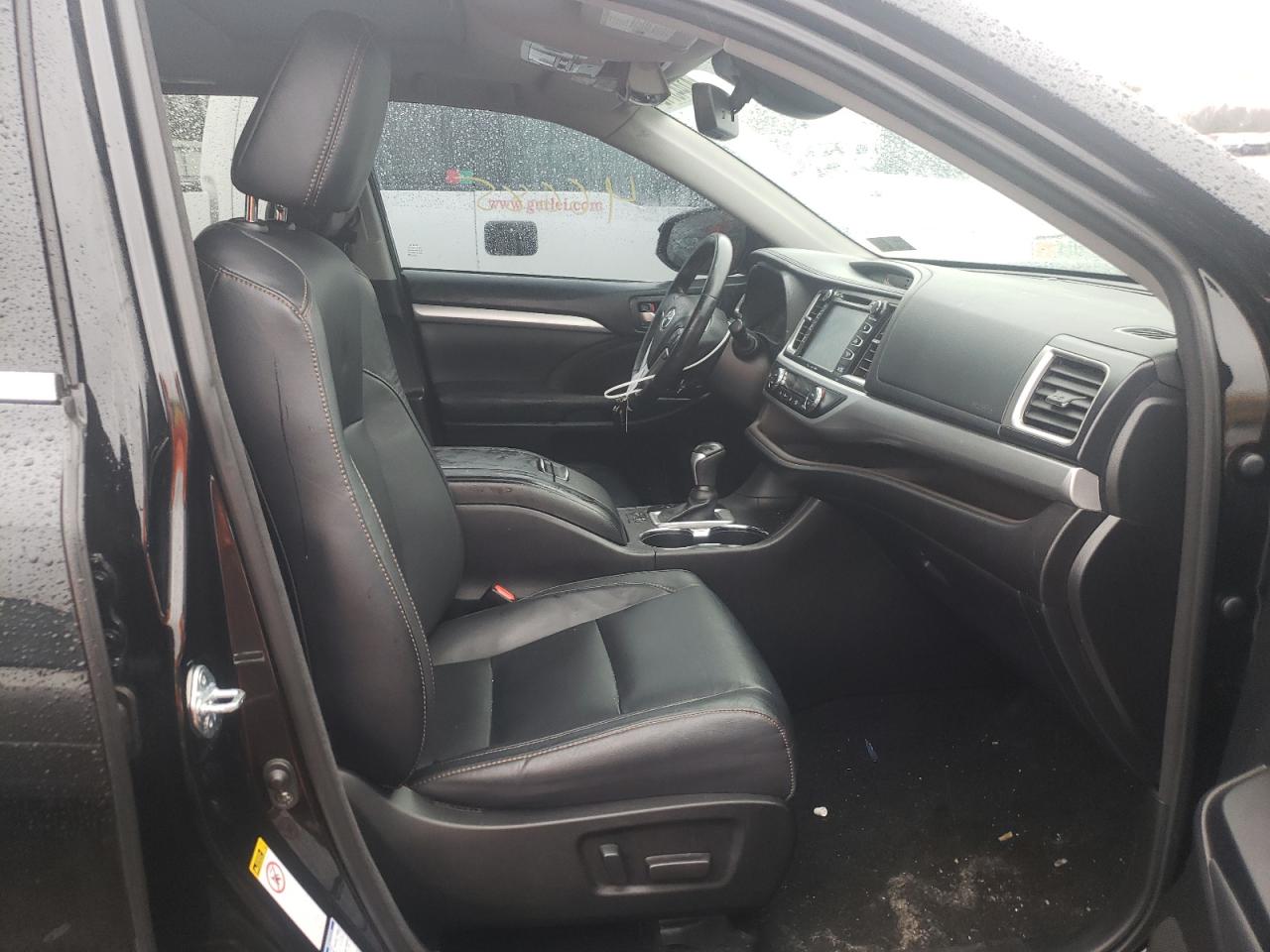 صورة رقم 5 من المزاد - 2018 TOYOTA HIGHLANDER مع VIN 5TDJZRFH1JS498252