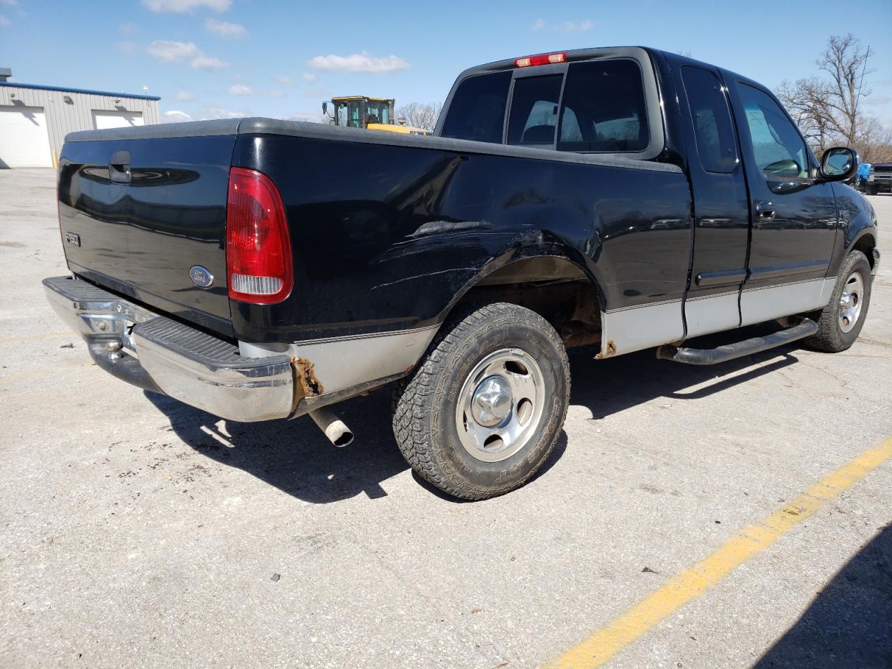 Photo 4 from auction – 2002 FORD F150 with VIN 1FTRX17262KA86308