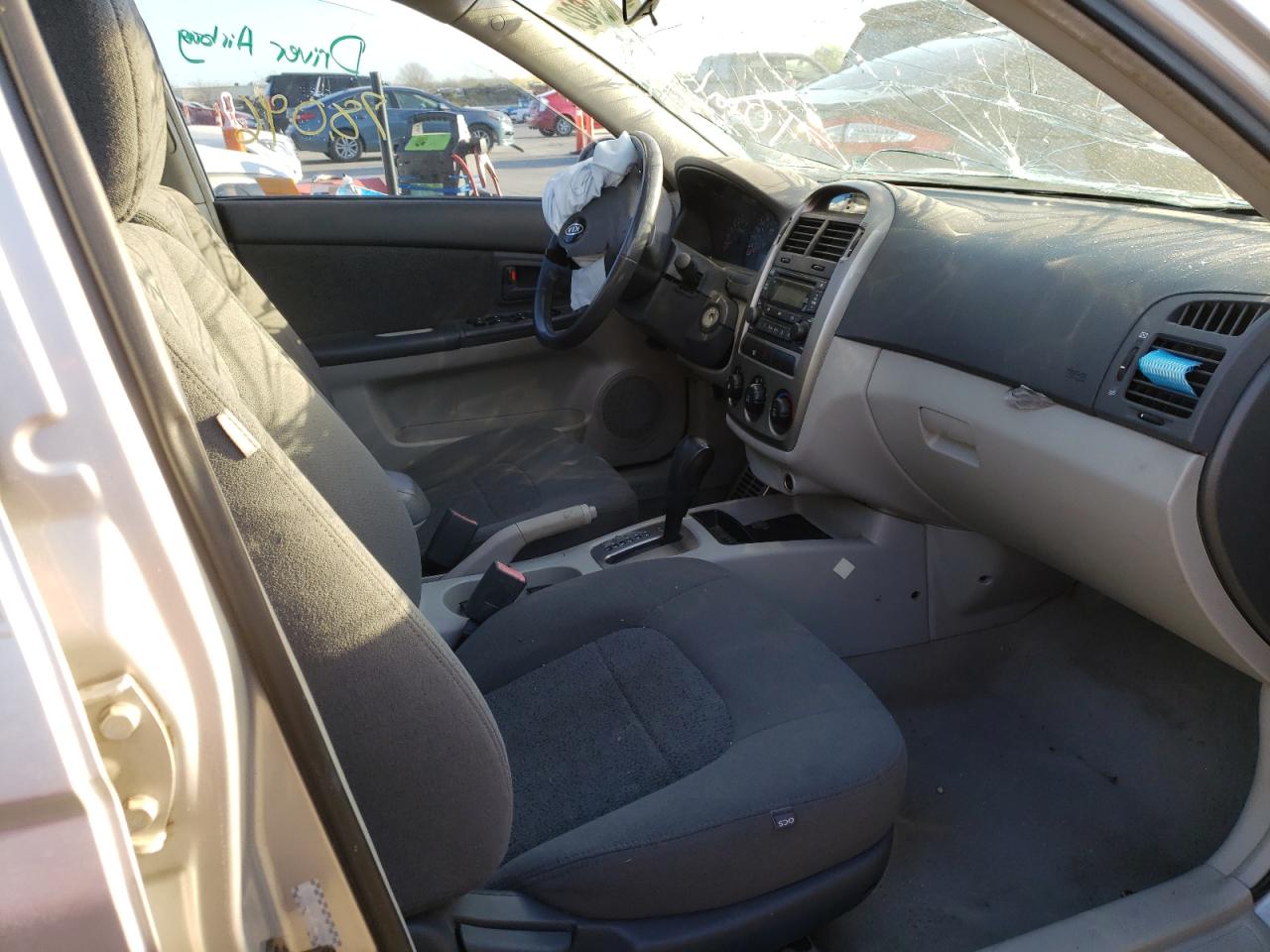 Photo 5 from auction – 2005 KIA SPECTRA5 with VIN KNAFE161755097982