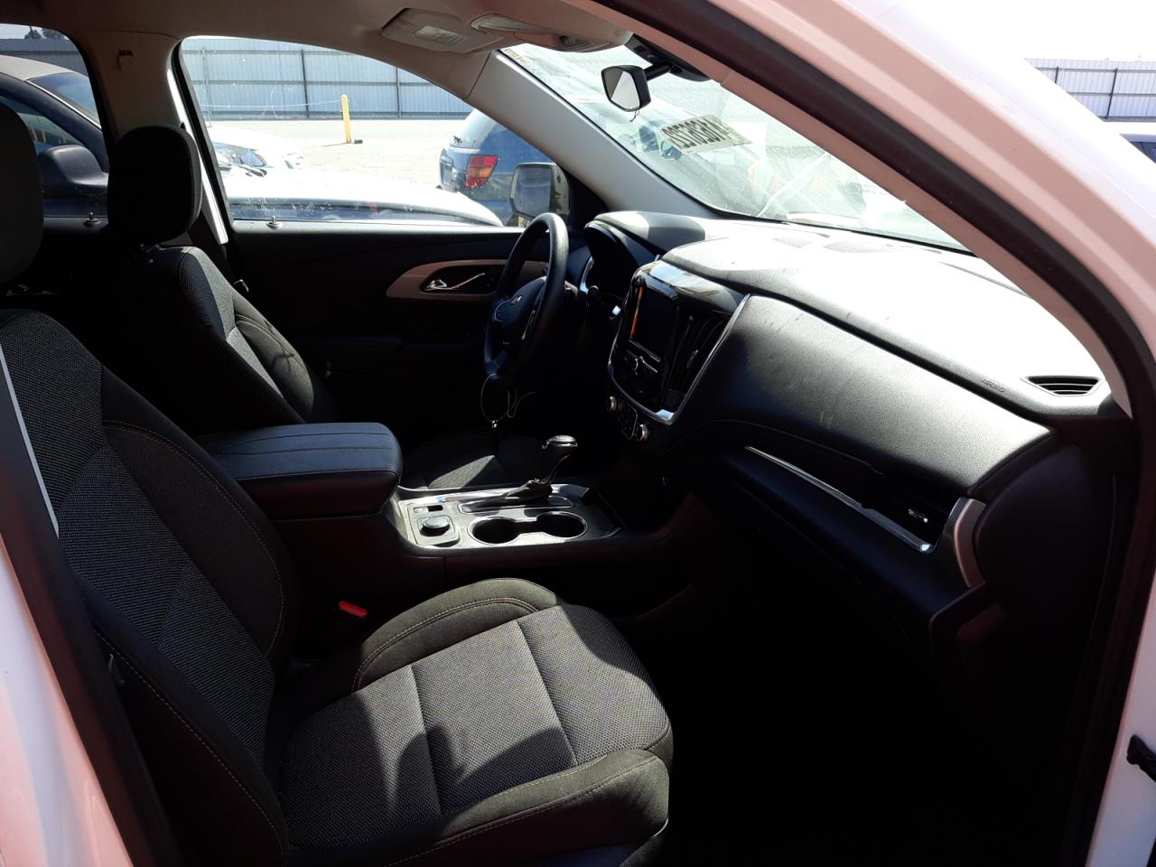 Photo 5 from auction – 2020 CHEVROLET TRAVERSE L with VIN 1GNERFKW5LJ167461