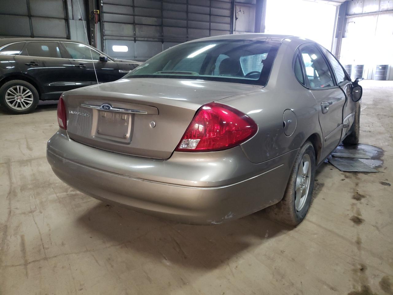 Photo 4 from auction – 2002 FORD TAURUS SES with VIN 1FAFP55292A225047